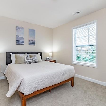 Contemporary Stay In Central Peoria Buitenkant foto