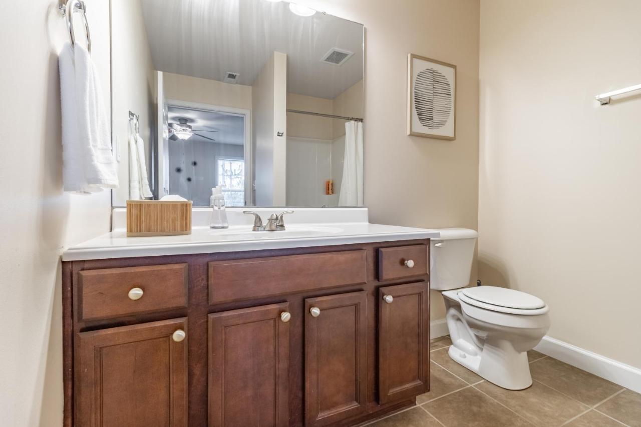 Contemporary Stay In Central Peoria Buitenkant foto