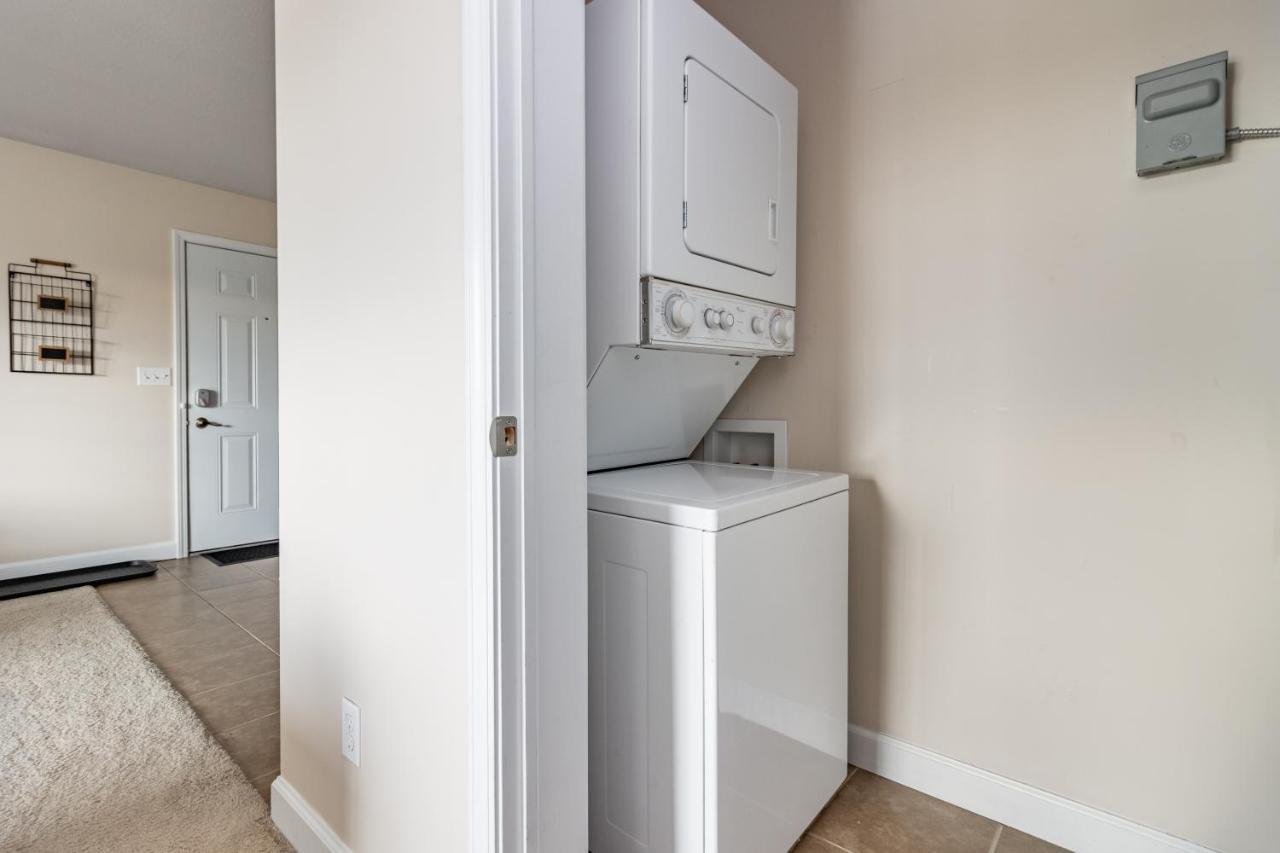 Contemporary Stay In Central Peoria Buitenkant foto