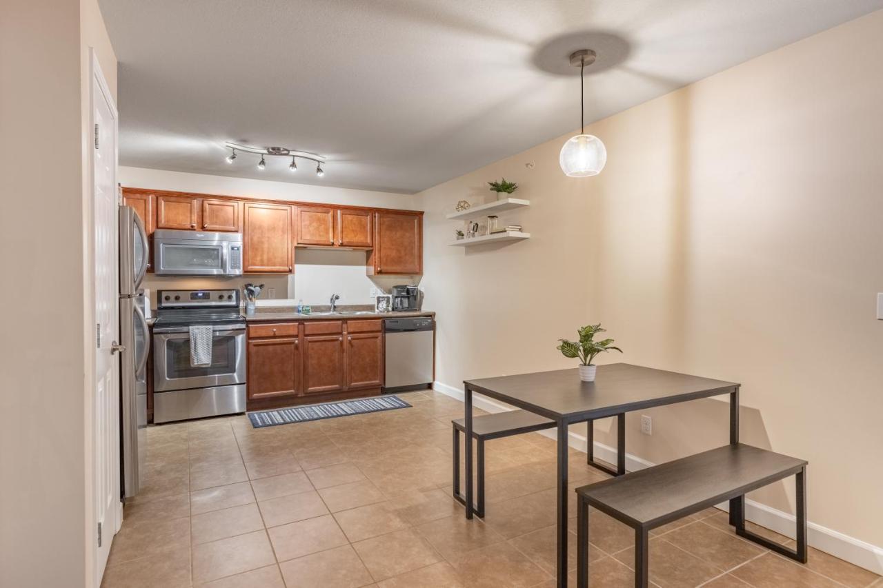 Contemporary Stay In Central Peoria Buitenkant foto
