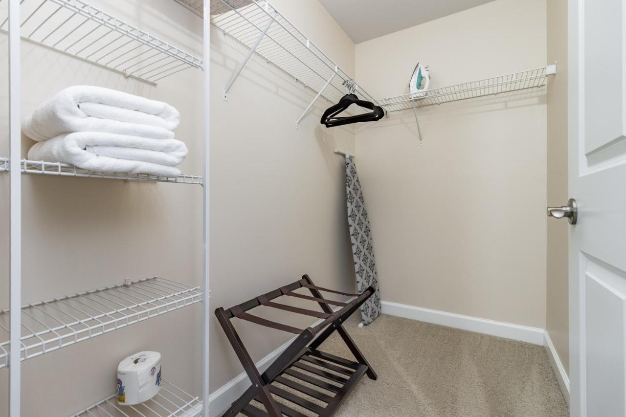 Contemporary Stay In Central Peoria Buitenkant foto