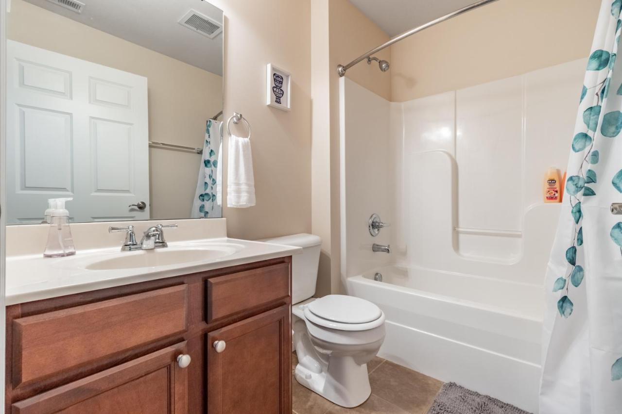 Contemporary Stay In Central Peoria Buitenkant foto